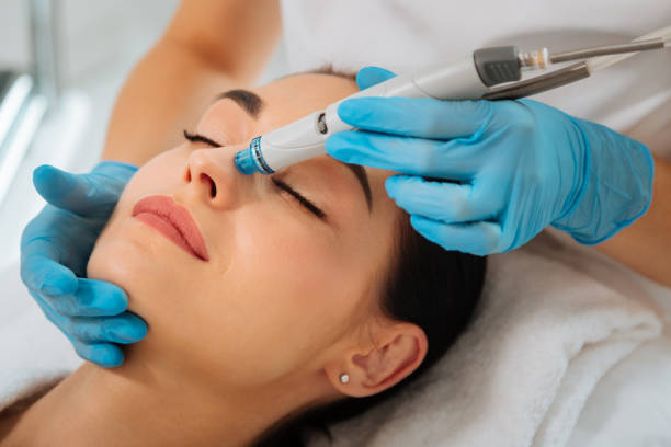 Lady getting hydrafacial